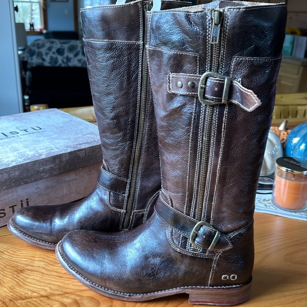 Bedstu, GOGO LUG , brown boot, size 10 EUC..